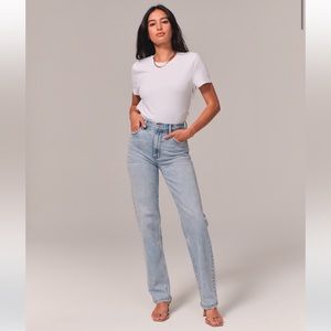 A&F Ultra High Rise 90s Straight Jean Medium Wash